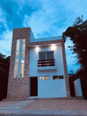 2 BR-house in Puerto Morelos with stunning view